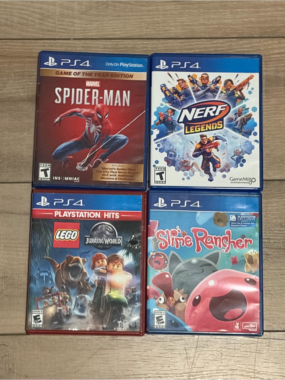 4 PlayStation 4 games with all discs inside